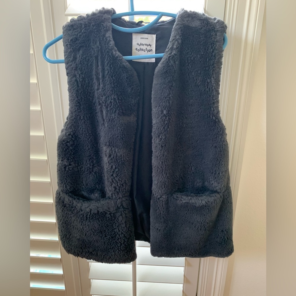 ZARA Girl's Faux Fur Vest With Front Tie Wrap Closure Dark Gray Size: 13/14